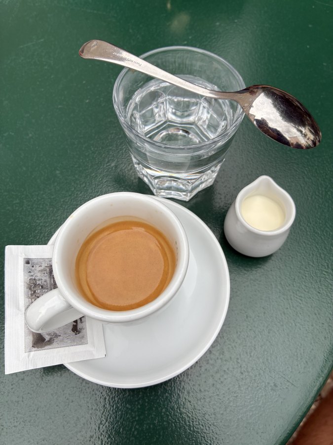 Espresso bei Kiosk Tomaselli