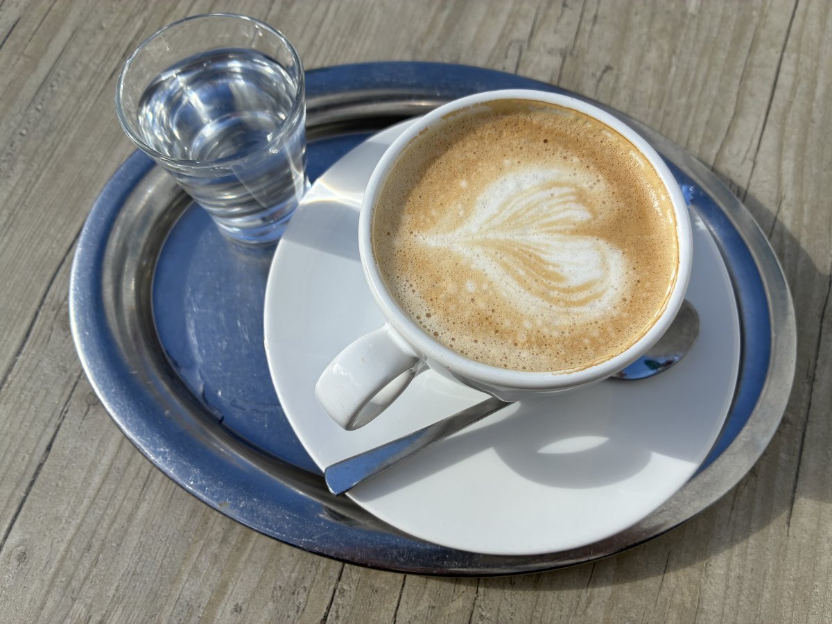 Cappuccino bei Elmer’s Café